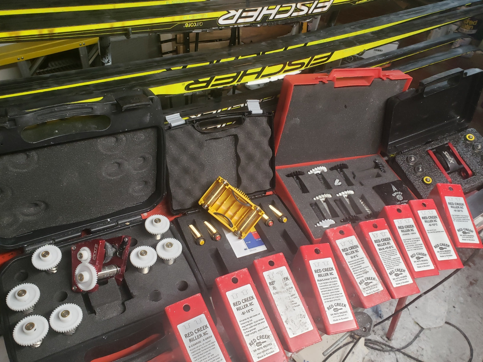 Lending a Hand- The role of hand applied structure to enhance ski glide
